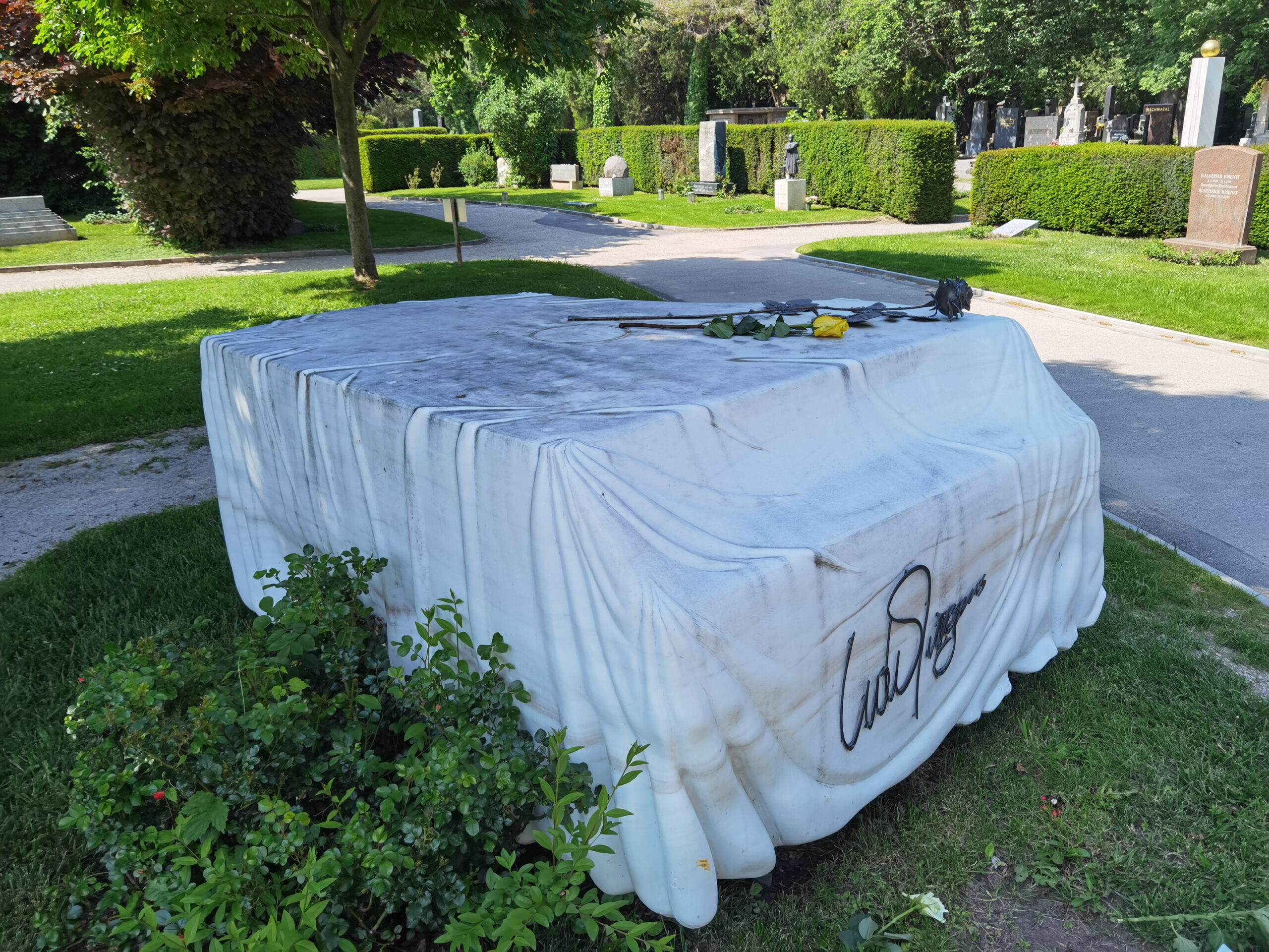 Udo Jürgens Grab Verwahrlost