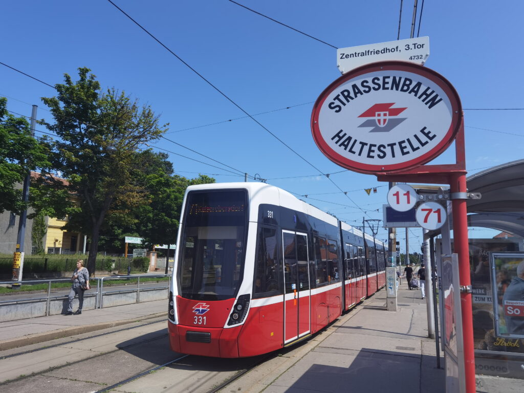 Für uns die perfekte Zentralfriedhof Anfahrt - mit der Tram 71