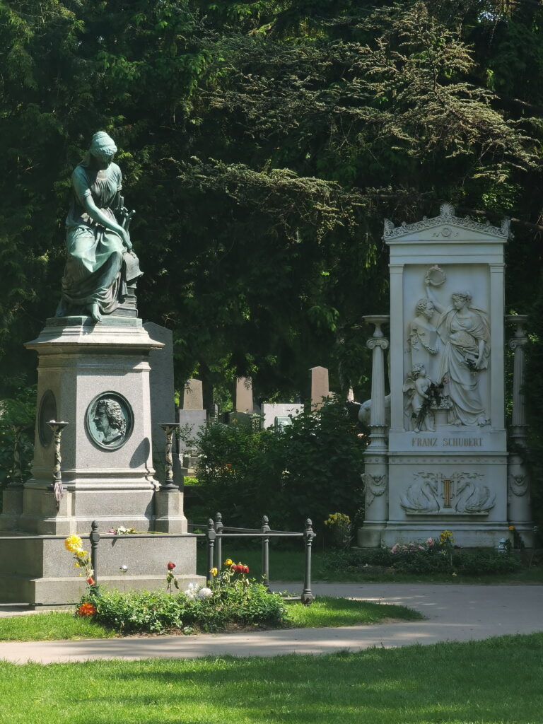 Zentralfriedhof Wien - letzte Ruhestätte und Sehenswürdigkeit seit 1874